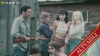 Lezbiyen Kız Dergiden Kadınlara Bakarak Amını Okşarken Üvey Annesi Yetişti