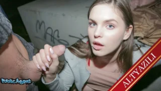 Erkek arkadaşının iyiliği için patronunun evine gitti Götten verdi
